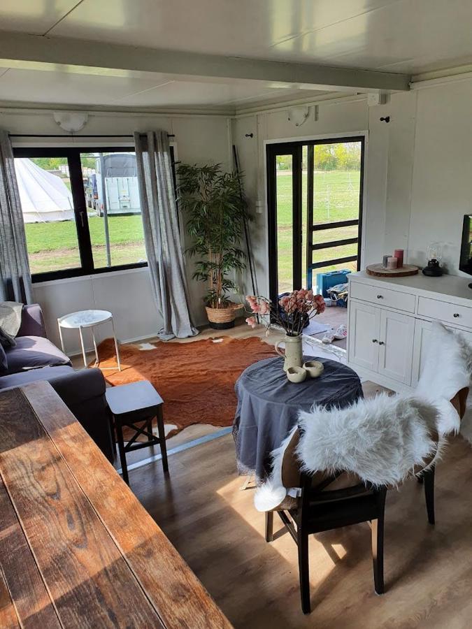Houten Huisje Tussen Paarden Nieuwerkerken Eksteriør bilde