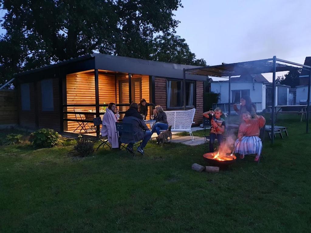 Houten Huisje Tussen Paarden Nieuwerkerken Eksteriør bilde