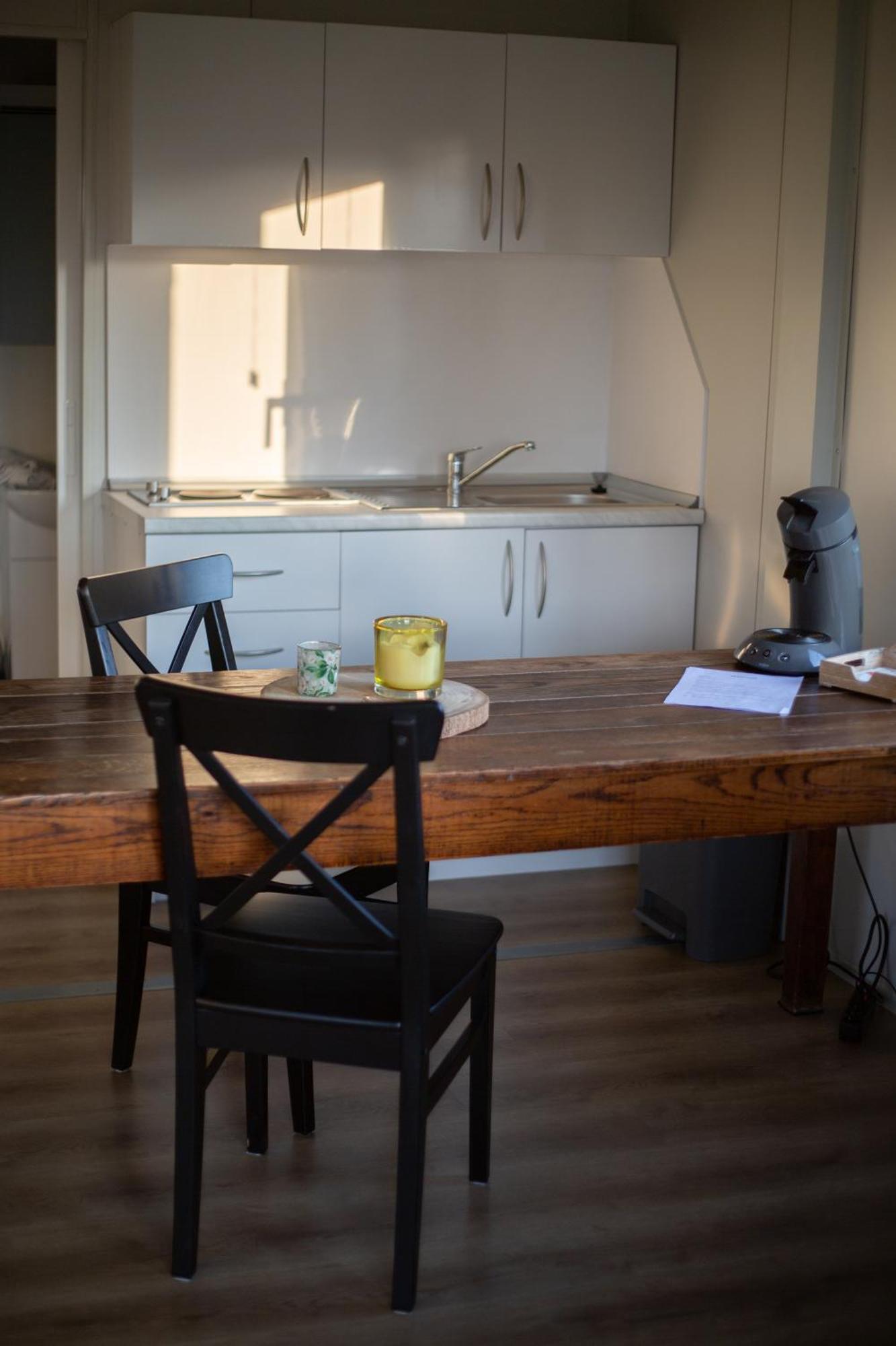 Houten Huisje Tussen Paarden Nieuwerkerken Eksteriør bilde